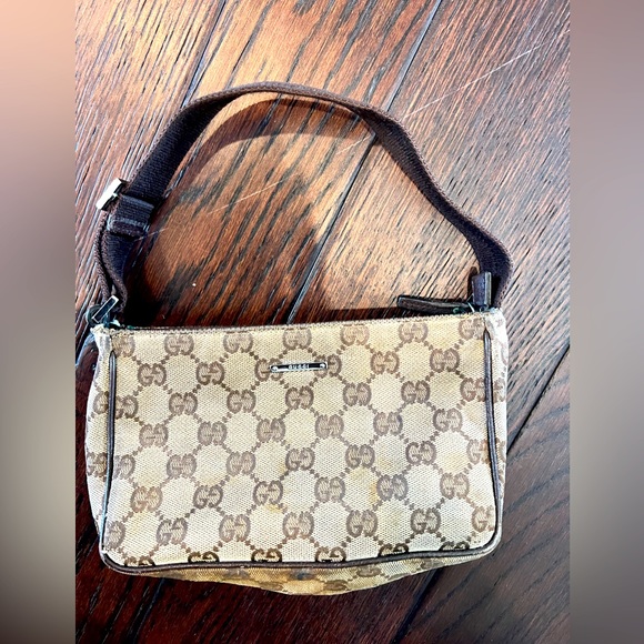 Gucci Handbags - Gucci purse